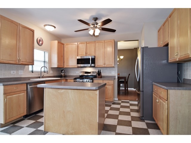 143 Cedarfield Dr, Bartlett, IL 60103 photo 3