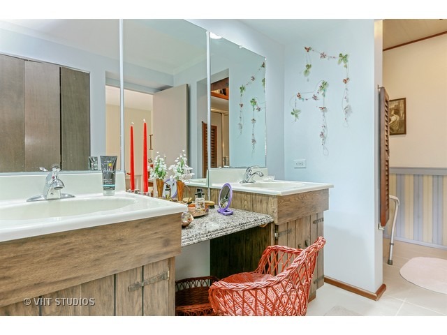 1113 Pine St, Fox River Grove, IL 60021 photo 11