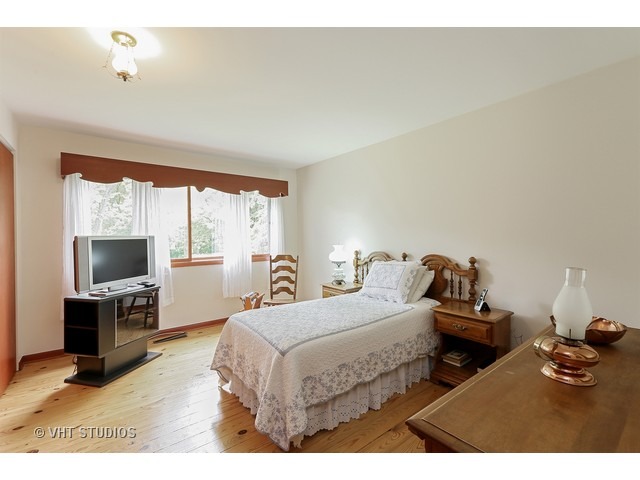 1113 Pine St, Fox River Grove, IL 60021 photo 9