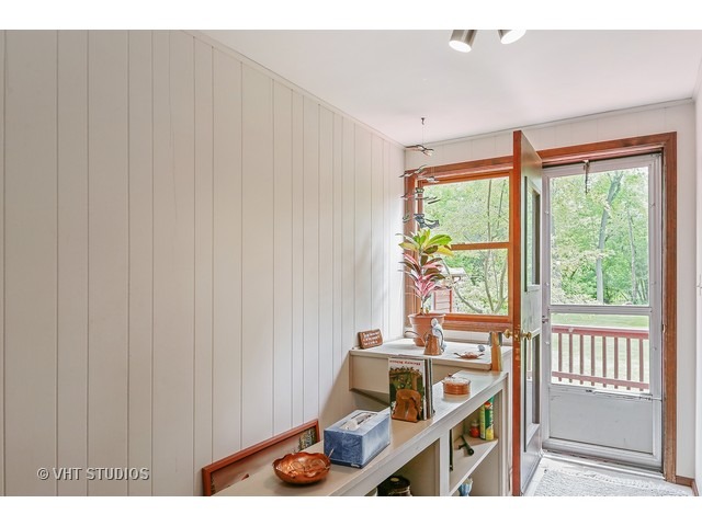1113 Pine St, Fox River Grove, IL 60021 photo 2