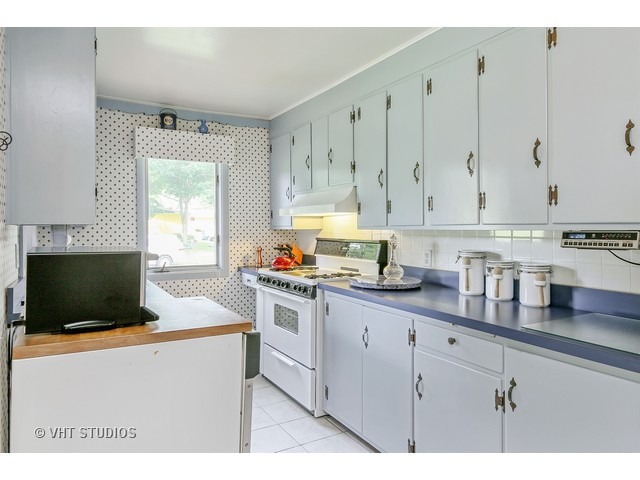 1113 Pine St, Fox River Grove, IL 60021 photo 4