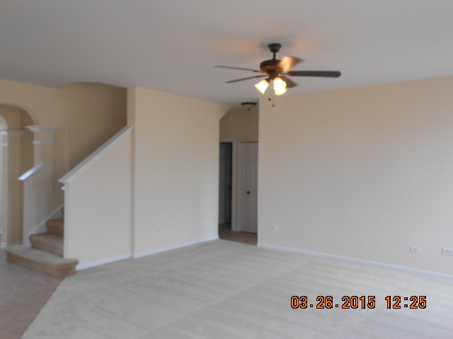 2926 Kelly Dr, Elgin, IL 60124 photo 3