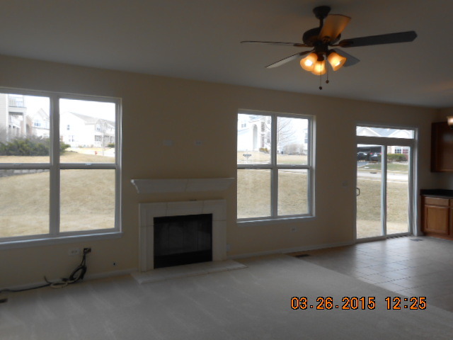 2926 Kelly Dr, Elgin, IL 60124 photo 4