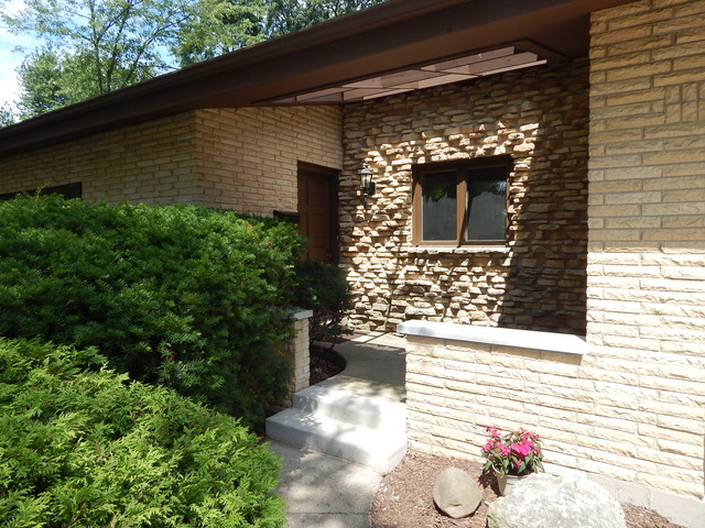 220 Surrey Rd, Bartlett, IL 60103 photo 2