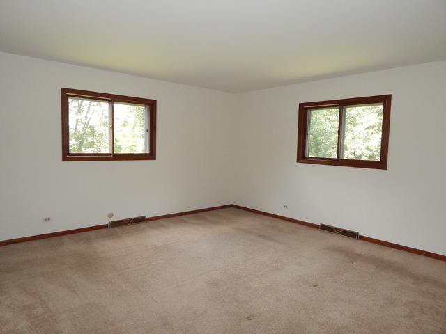 220 Surrey Rd, Bartlett, IL 60103 photo 12