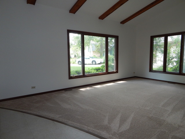 220 Surrey Rd, Bartlett, IL 60103 photo 3