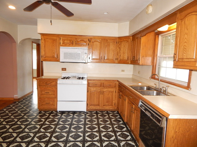 7412 W 58th Pl, Summit Argo, IL 60501 photo 4