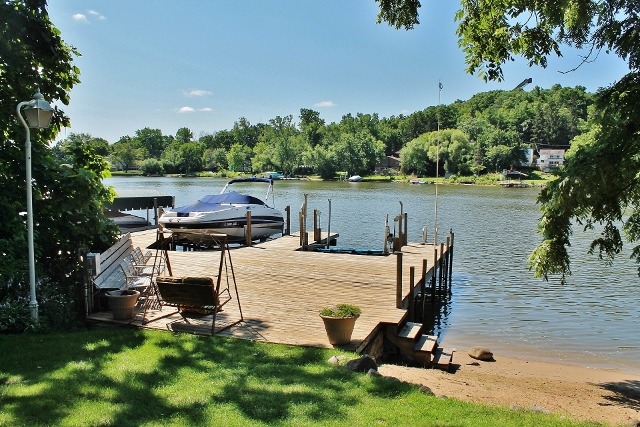 8421 Abbott Ln, Cary, IL 60013 photo 3
