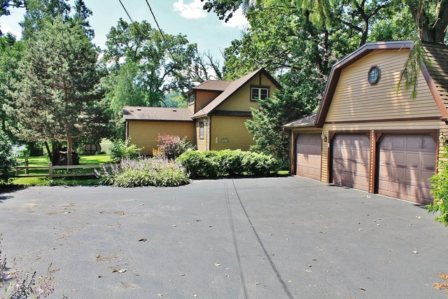 8421 Abbott Ln, Cary, IL 60013 photo 6