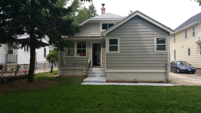 341 Simms St, Aurora, IL 60505 photo 2