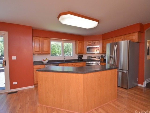 315 Stonegate Rd, Algonquin, IL 60102 photo 2