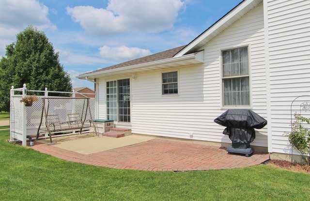 1496 Jo Lin St, Morris, IL 60450 photo 2