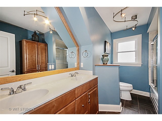 6231 S Bentley Ave, Willowbrook, IL 60527 photo 8