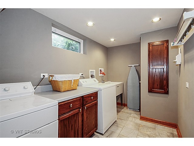 6231 S Bentley Ave, Willowbrook, IL 60527 photo 17