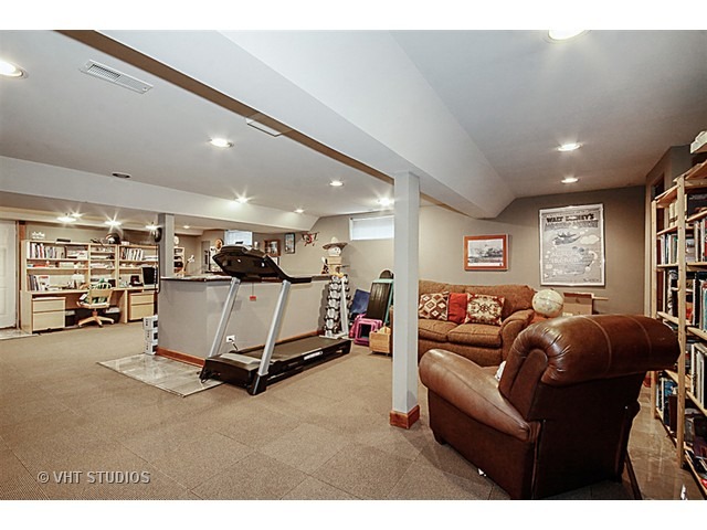 6231 S Bentley Ave, Willowbrook, IL 60527 photo 16