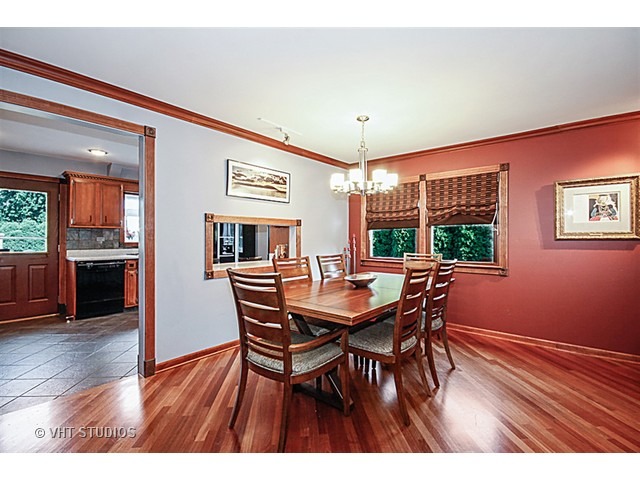 6231 S Bentley Ave, Willowbrook, IL 60527 photo 5