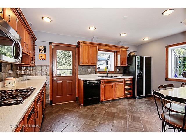 6231 S Bentley Ave, Willowbrook, IL 60527 photo 4