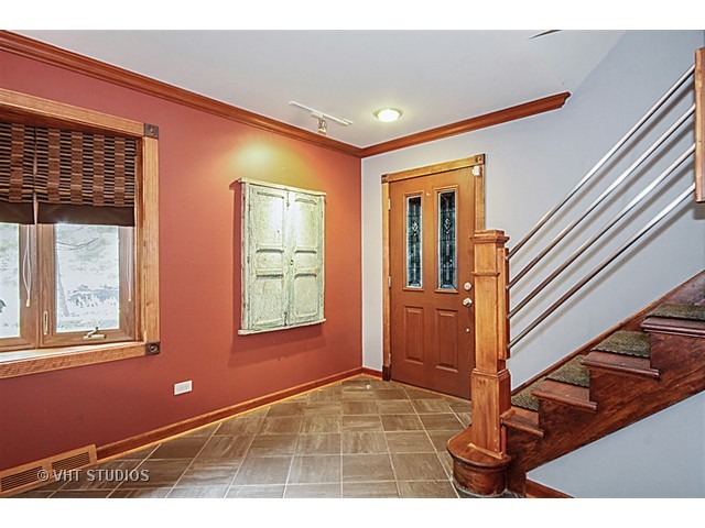 6231 S Bentley Ave, Willowbrook, IL 60527 photo 1