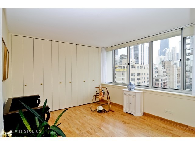 1 E Schiller St #18A, Chicago, IL 60610 photo 8