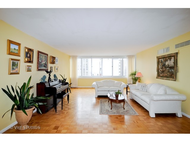 1 E Schiller St #18A, Chicago, IL 60610 photo 3