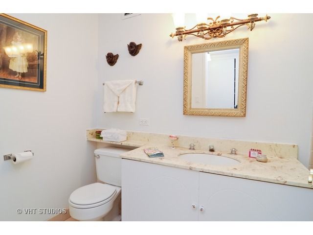 1 E Schiller St #18A, Chicago, IL 60610 photo 10