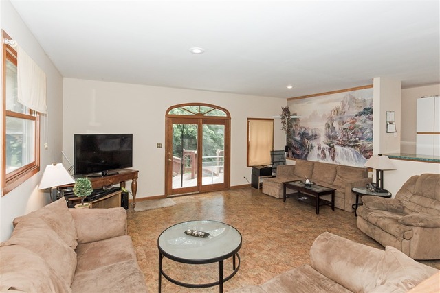 1339 White St, Des Plaines, IL 60018 photo 5
