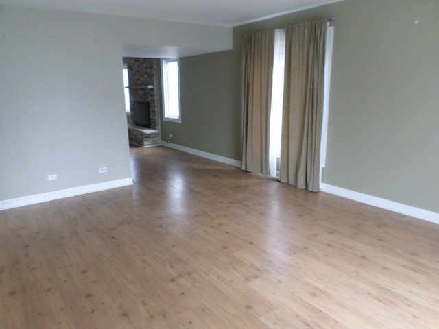 561 N 4th Ave, Addison, IL 60101 photo 2