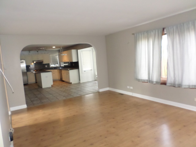 561 N 4th Ave, Addison, IL 60101 photo 3