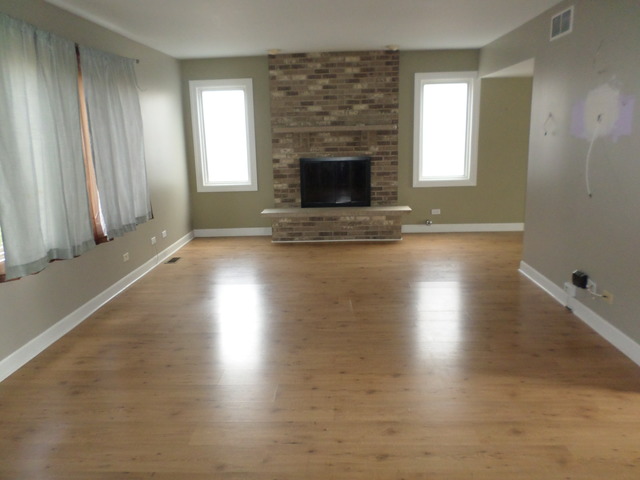 561 N 4th Ave, Addison, IL 60101 photo 4