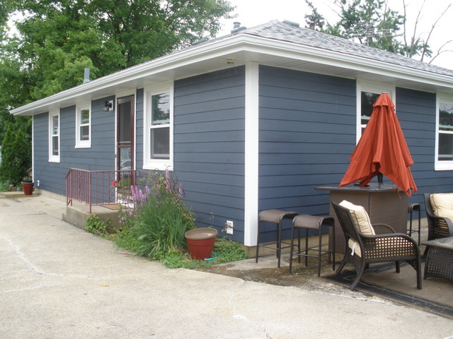 1117 White Ave, Aurora, IL 60506 photo 2