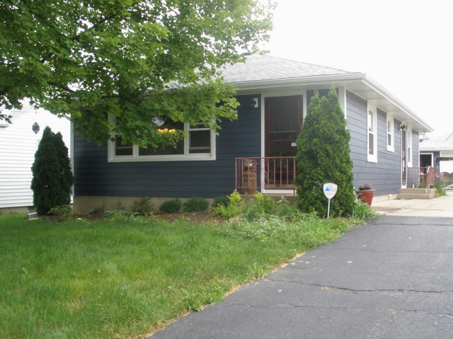 1117 White Ave, Aurora, IL 60506 photo 1