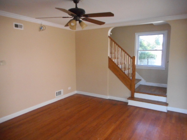446 E Thacker St, Des Plaines, IL 60016 photo 4