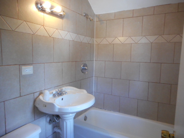 446 E Thacker St, Des Plaines, IL 60016 photo 11