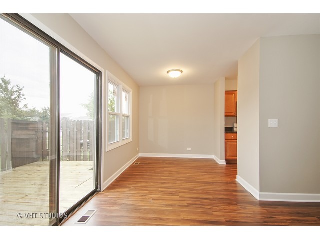 1928 Georgetown Ln, Hoffman Estates, IL 60169 photo 4