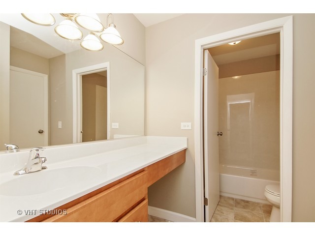 1928 Georgetown Ln, Hoffman Estates, IL 60169 photo 9