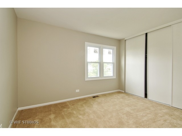 1928 Georgetown Ln, Hoffman Estates, IL 60169 photo 6