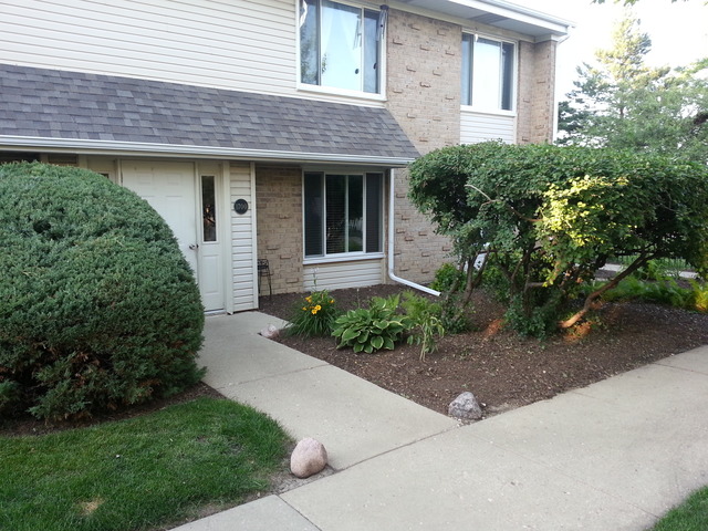 1700 Robin Ln #b, Hoffman Estates, IL 60169 photo 1