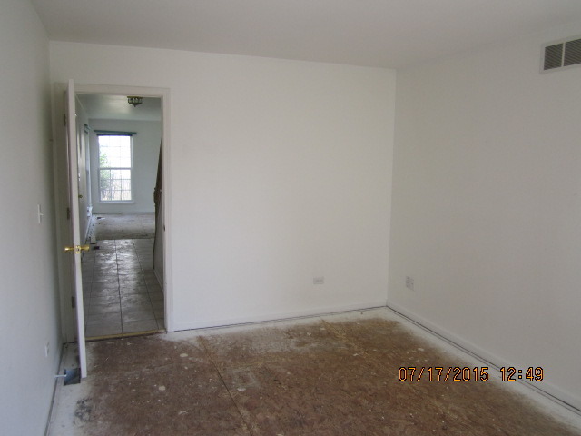 619 Woodbridge Dr, Elgin, IL 60124 photo 9
