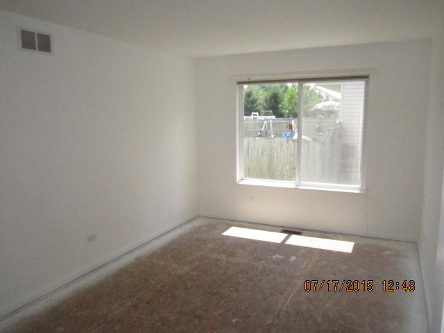 619 Woodbridge Dr, Elgin, IL 60124 photo 8