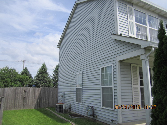 619 Woodbridge Dr, Elgin, IL 60124 photo 22