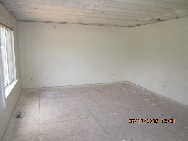 619 Woodbridge Dr, Elgin, IL 60124 photo 7