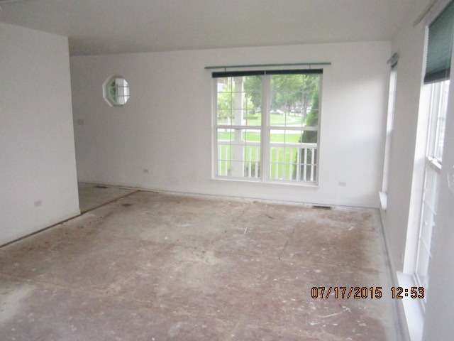 619 Woodbridge Dr, Elgin, IL 60124 photo 3