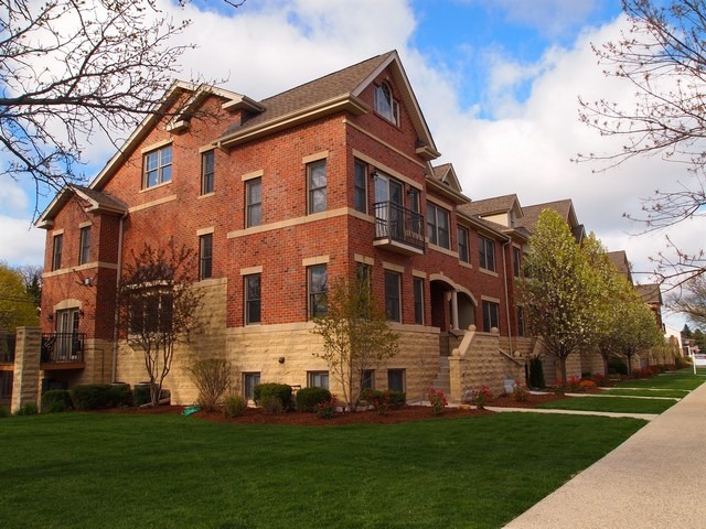 21 N Herbert Rd #g, Riverside, IL 60546 photo 1