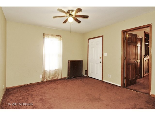 412 Hendee St, Elgin, IL 60123 photo 2