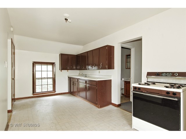 412 Hendee St, Elgin, IL 60123 photo 5