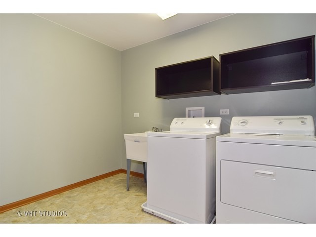 138 Stanton Dr, Bartlett, IL 60103 photo 18