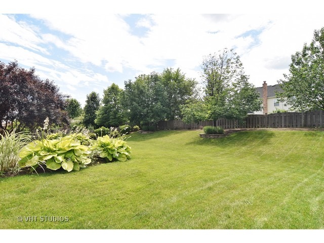 138 Stanton Dr, Bartlett, IL 60103 photo 22
