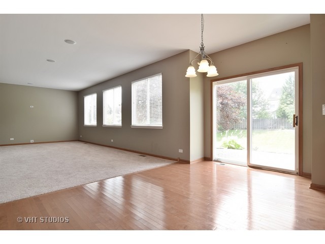 138 Stanton Dr, Bartlett, IL 60103 photo 5
