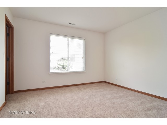 138 Stanton Dr, Bartlett, IL 60103 photo 15