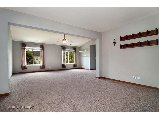 138 Stanton Dr, Bartlett, IL 60103 photo 11